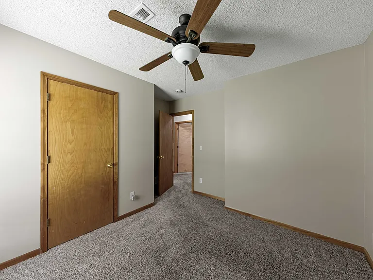 948 N Pine St — Photo 21