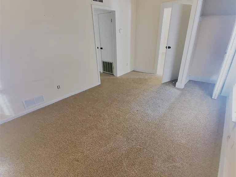 824 E Harris St — Photo 6