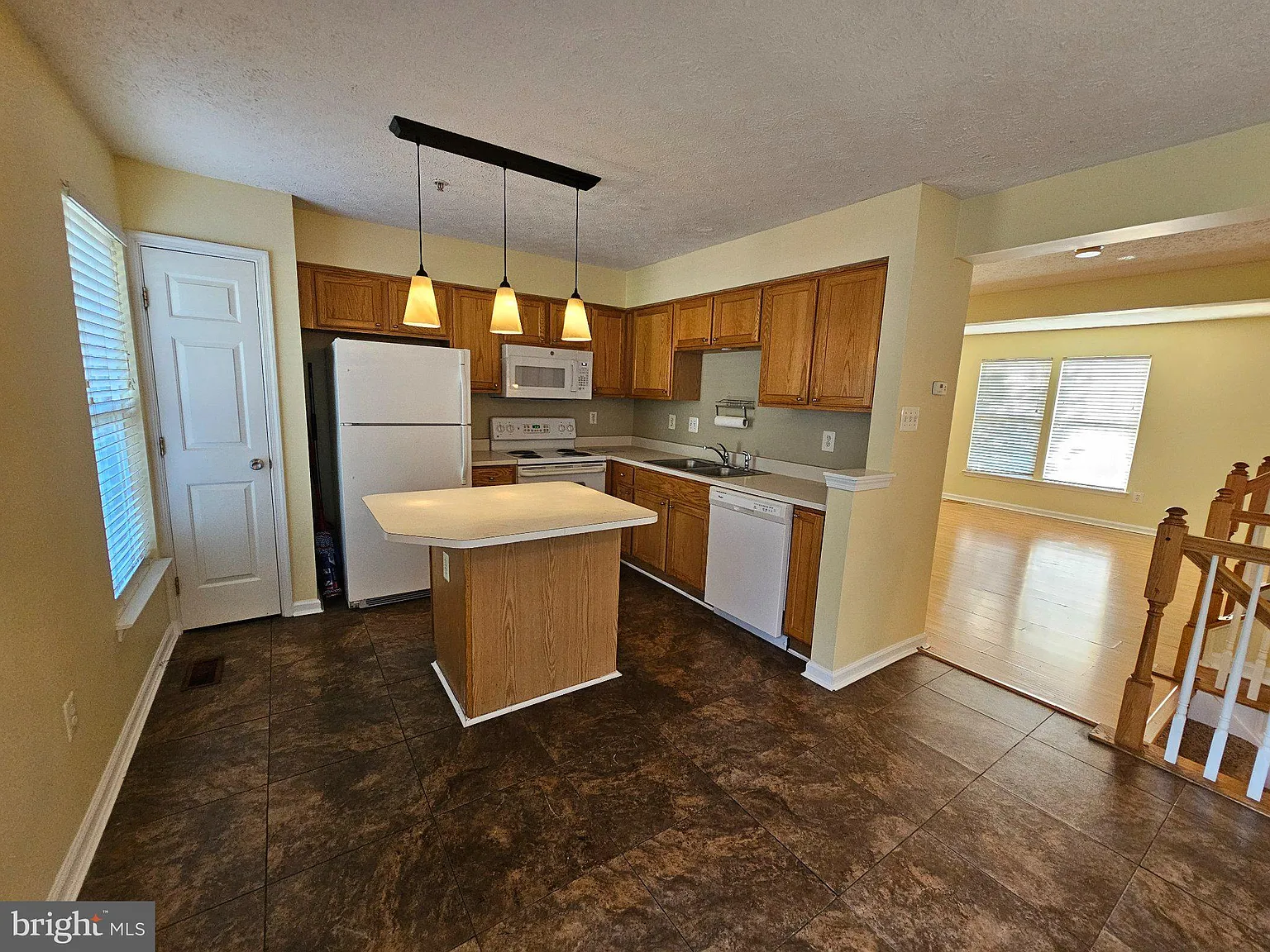 3 bed, 2.5 bath, 1620 sqft, $2,200 — Photo 1