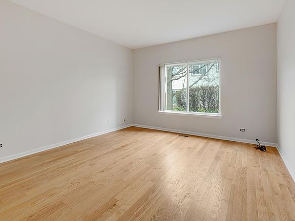 2nd image of 1092 Hill Ave #1092