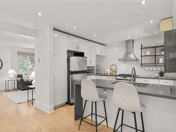 5th image of 555 Castlefield Ave