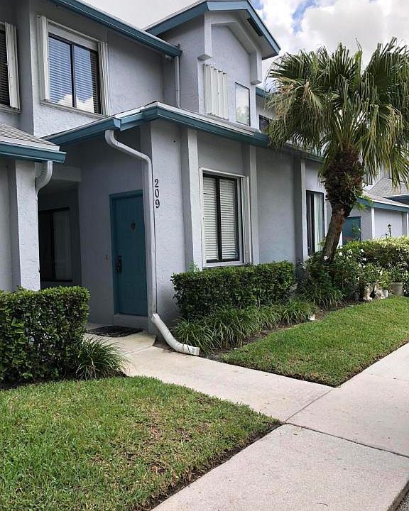 1st image of 209 Harbour Pointe Way