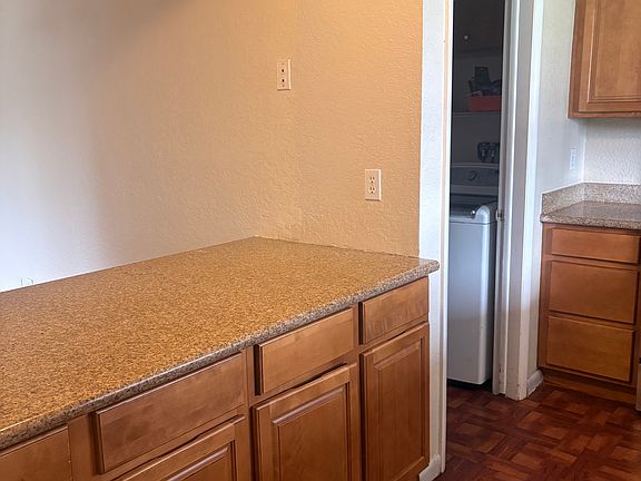5th image of 4703 SE 5th Pl