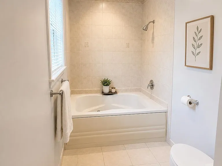 1562 Holly Hill Dr — Photo 12