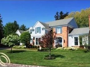 16 Scherer Pl, Grosse Pointe Farms, MI 48236