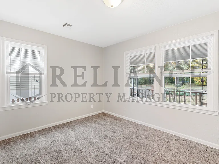 726 S Bonn St — Photo 17