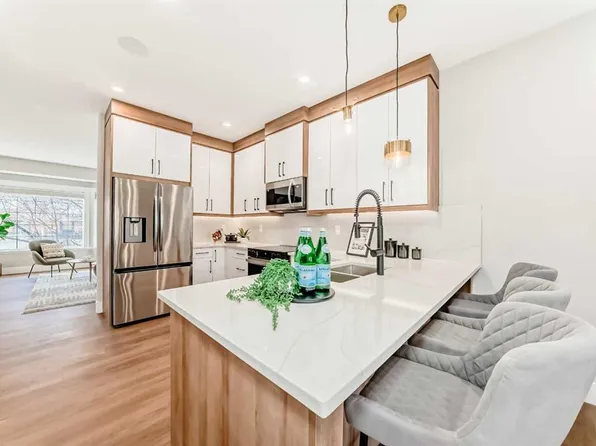 722 S 53rd Ave SW, Calgary, AB T2V 0C3