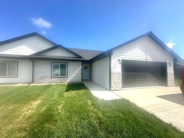 710 W 22nd St, Schuyler, NE 68661