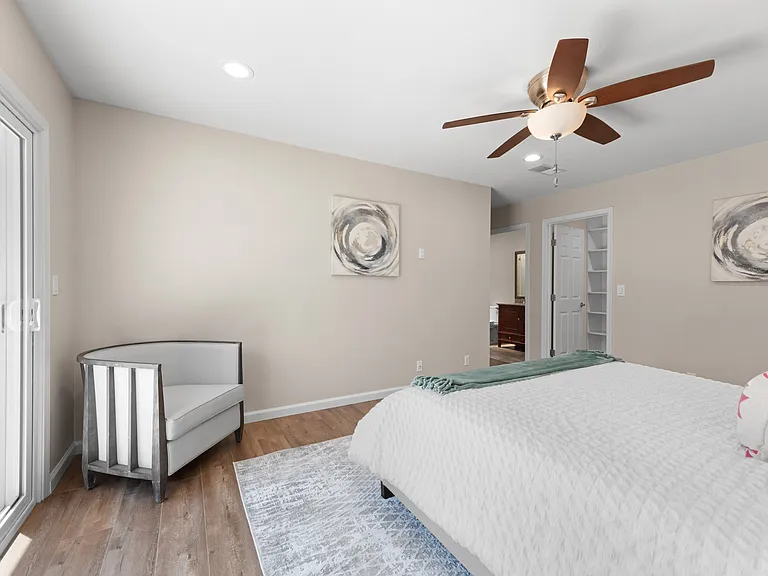 318 Lone Oak Dr — Photo 15