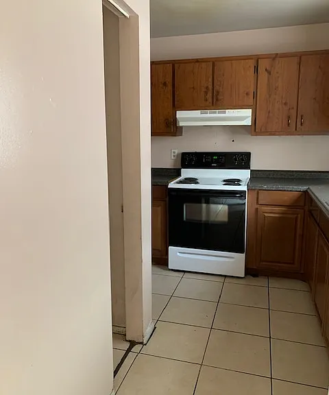 6121 SW 12th Pl — Photo 4