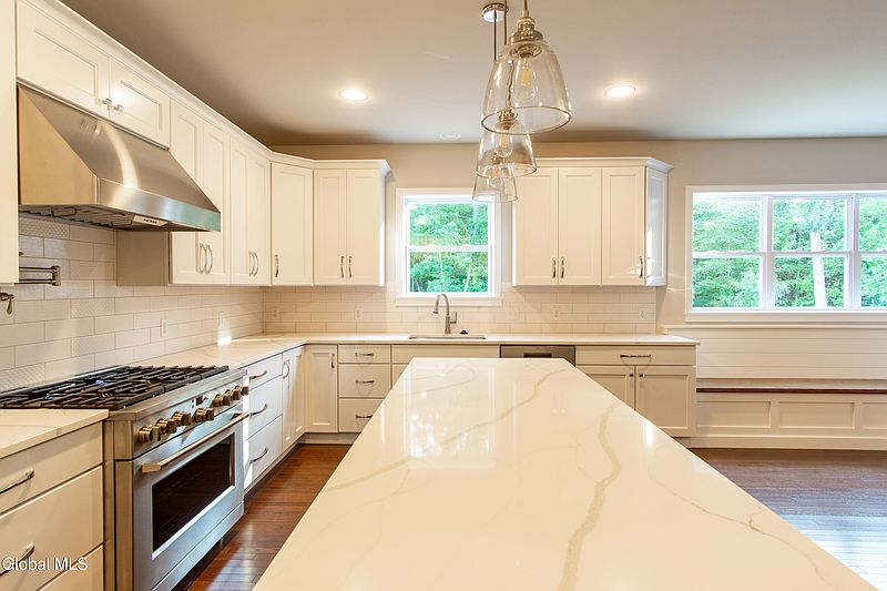 2nd image of 24 Hunter Court