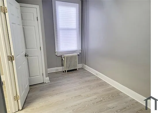 2875 Mayfield Ave — Photo 7