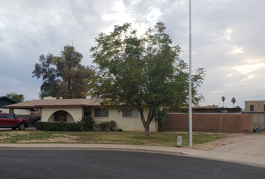 2nd image of 936 N Allen Cir