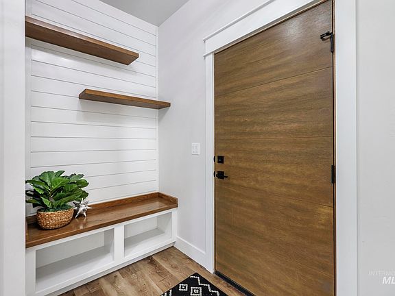 4th image of 1555 Lagoon Ln