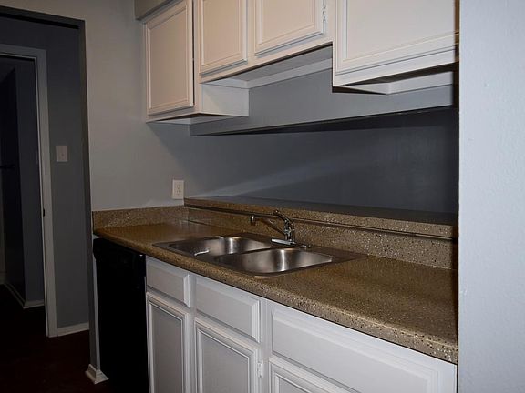 4th image of 400 W Heritage Dr APT 101