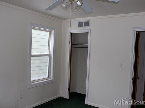 5th image of 22427 Columbus Ave