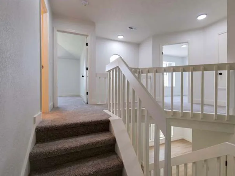 904 Jana Dr — Photo 8
