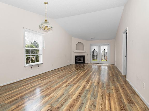 4th image of 101 Saint Kitts Ct