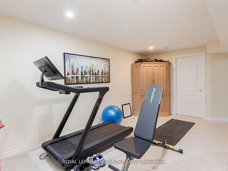 195 Gidleigh Park Cres W — Photo 23