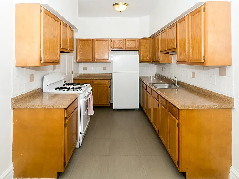 1101 E. Hyde Park Boulevard — Photo 15