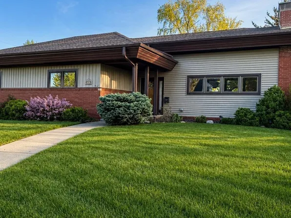 509 W Crestwood Dr, Peoria, IL 61614