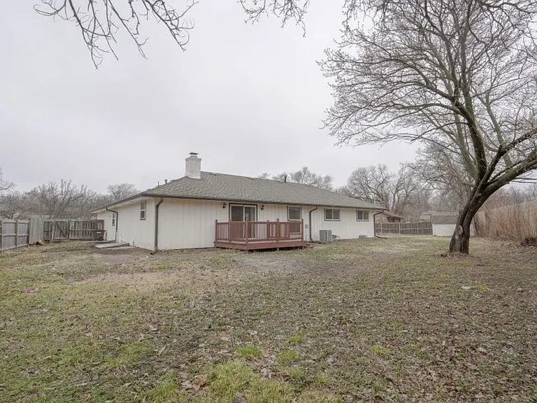 104 N Burr Oak Rd — Photo 36