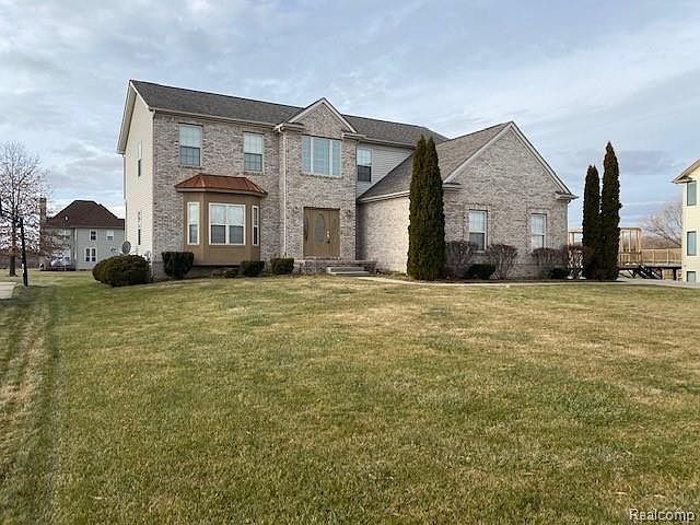 1st image of 1084 Royalcrest Dr