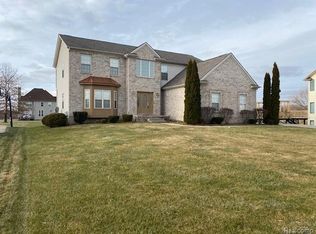 1084 Royalcrest Dr, Flint, MI 48532