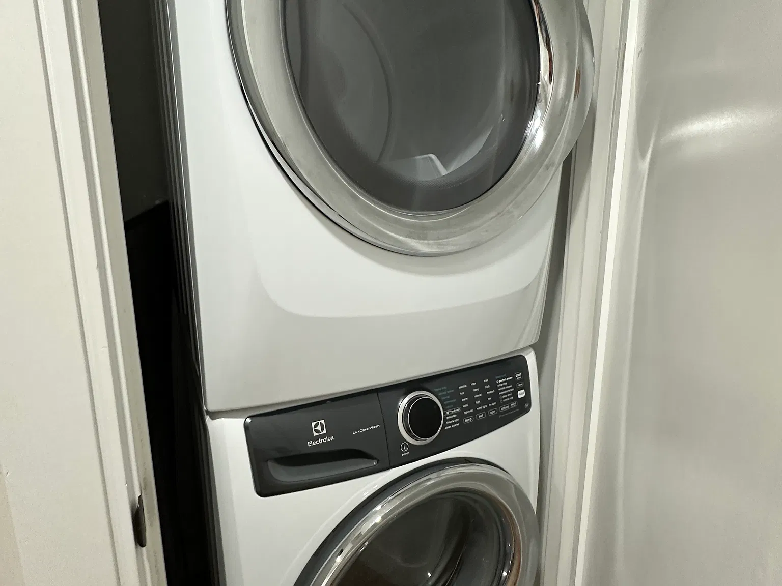 1 bed, 2200 sqft, $1,300 — Photo 4