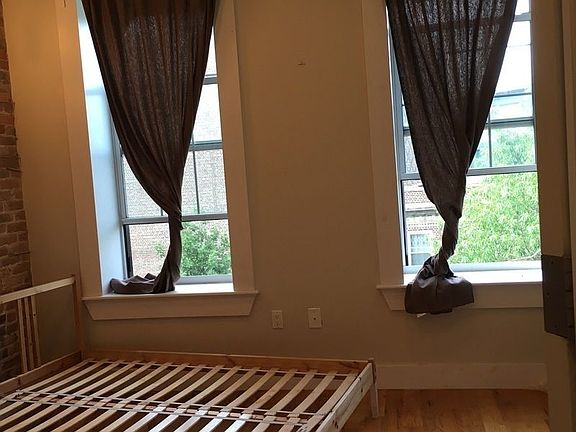 4th image of 530 Chauncey St APT 1R