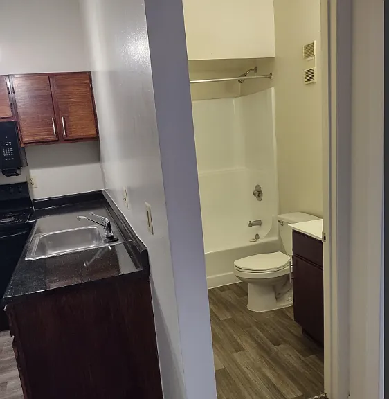 Marlboro Classic Apt & Redwood Square — Photo 54