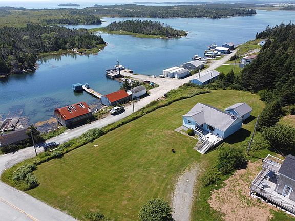 3rd image of 570 Little Harbour Rd