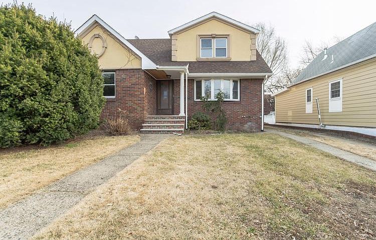1st image of 370 Grace Ave