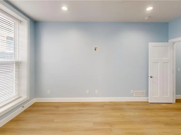 112 N Merchant St #202 — Photo 4