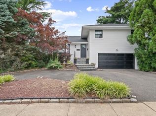 47 Winthrop Rd, Plainview, NY 11803