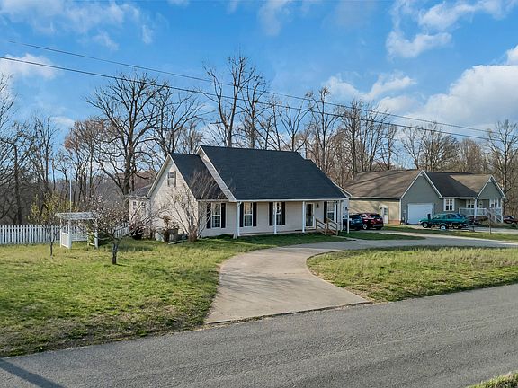 3rd image of 672 Old Snow Hill Rd