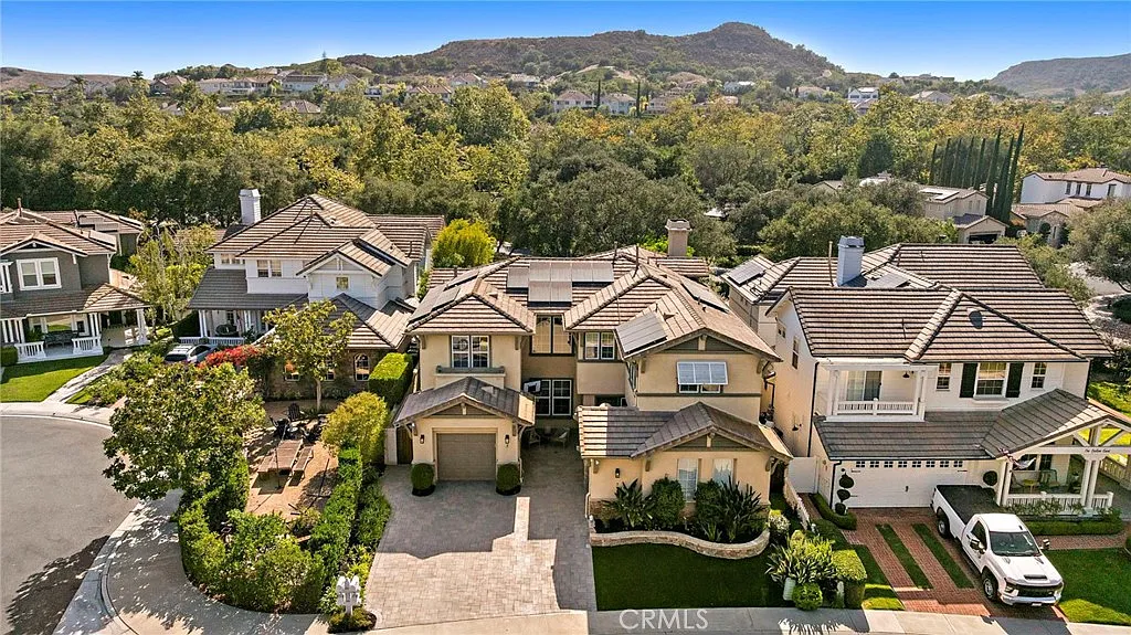 5 bed, 3724 sqft, $8,500 — Photo 3