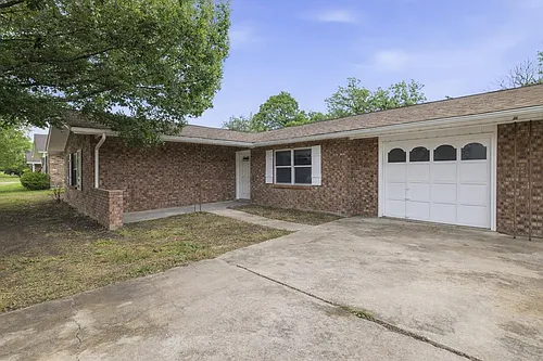 301 N Manor Dr Photo 1