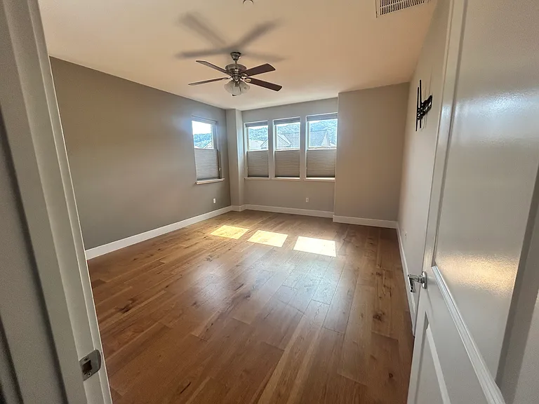 Lexington Ln — Photo 8
