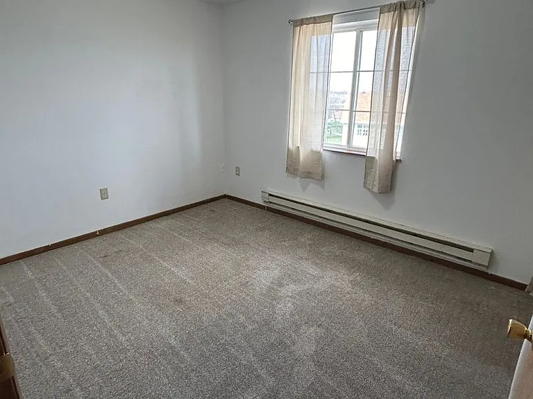 Hillcrest Apts — Photo 5