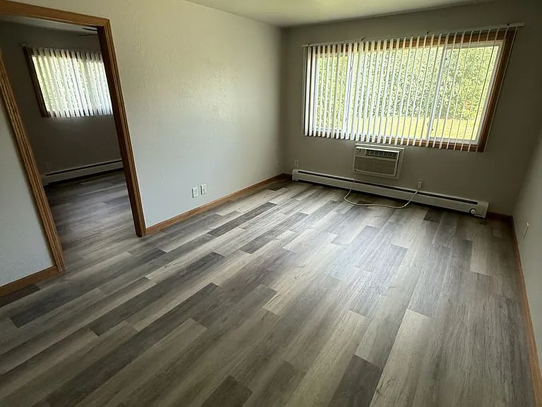 35 Woodmere Ct — Photo 2