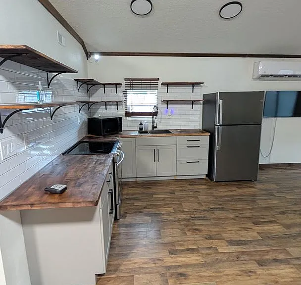 18312 Hollister Rd — Photo 8