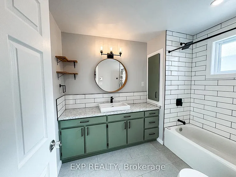 4515 Ste Catherine St #B — Photo 10