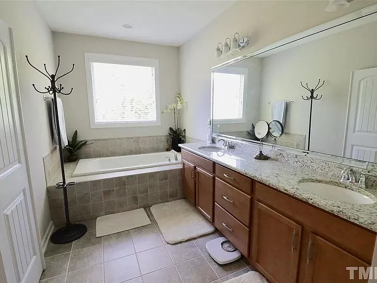 4148 Vallonia Dr — Photo 16