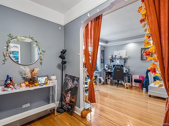 4th image of 45 Kew Gardens Road #4A
