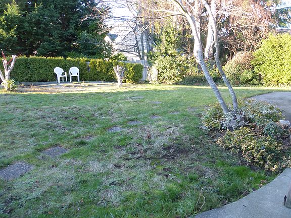 4th image of 2504 Sunset Dr W