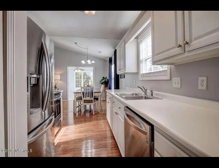 6718 Newbury Way — Photo 3