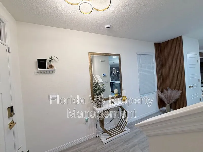 4 bed, 2.5 bath, 2260 sqft, $2,400 — Photo 3