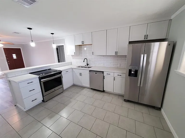 4511 Avenue R 1/2 — Photo 5