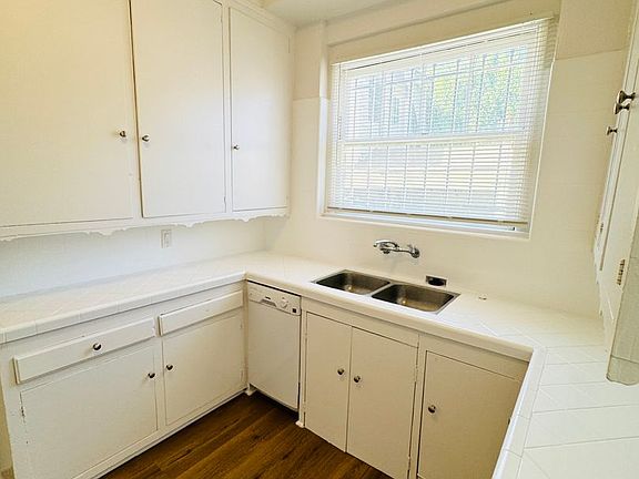 5th image of 331 N Hayworth Ave #333